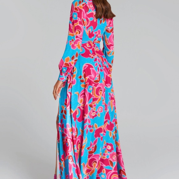 NADINE MERABI - Picture 3 of 11